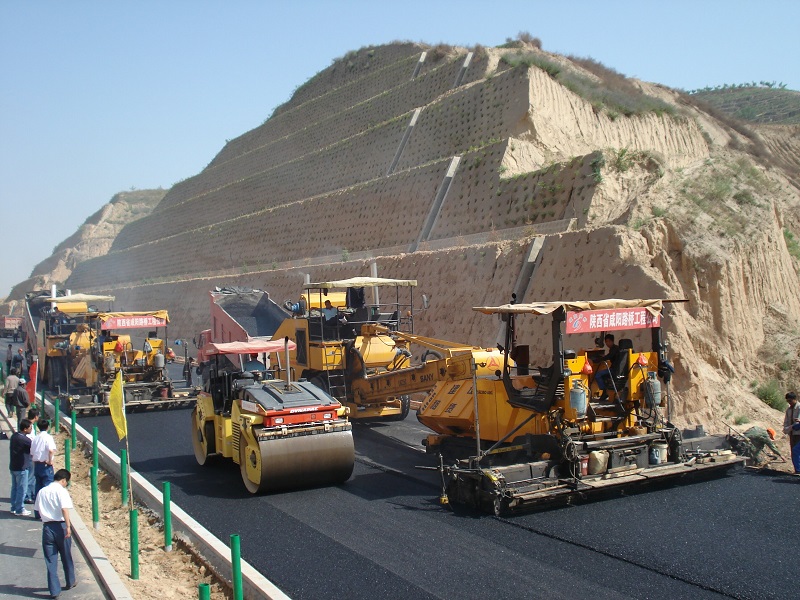 6青银线吴堡至子洲高速施工现场_proc.jpg